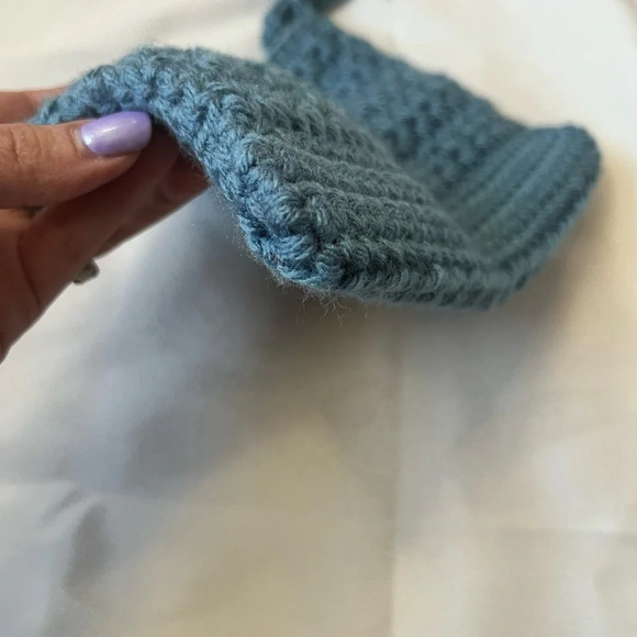 Handmade knit double clasp wristlet - Picture 5 of 6